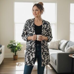 Source Unknown Black and White Patterned Cardigan